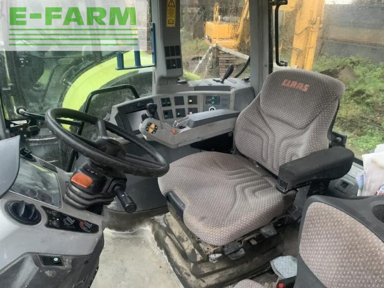 Farm tractor CLAAS axion 810: picture 8