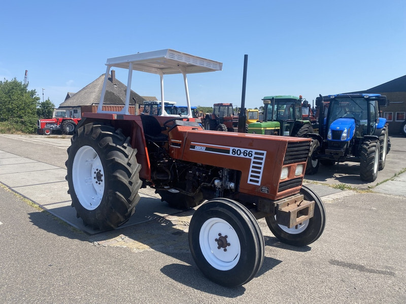 Farm tractor Fiat 80-66: picture 4