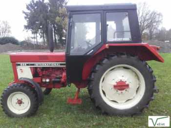 Farm tractor International 644: picture 1