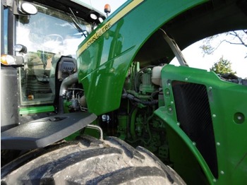 Farm tractor John Deere 8260R: picture 1