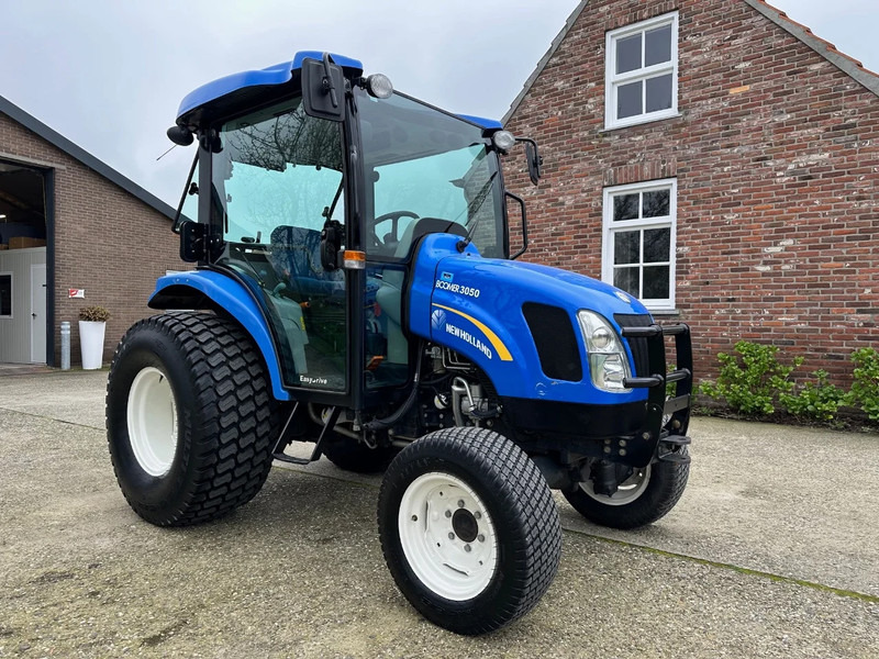 Compact tractor New Holland BOOMER 3050 4WD: picture 9