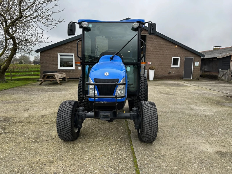 Compact tractor New Holland BOOMER 3050 4WD: picture 2