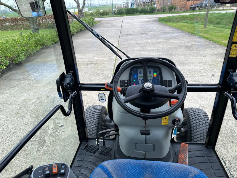 Compact tractor New Holland BOOMER 3050 4WD: picture 18