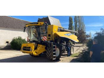 Combine harvester New Holland cr 8.90: picture 1