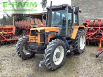 Farm tractor RENAULT