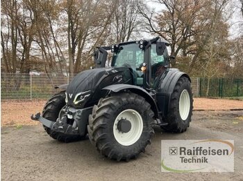 Farm tractor Valtra T235V: picture 1