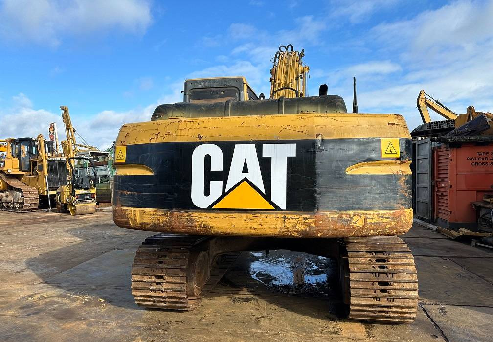 Crawler excavator CAT 320BL: picture 4