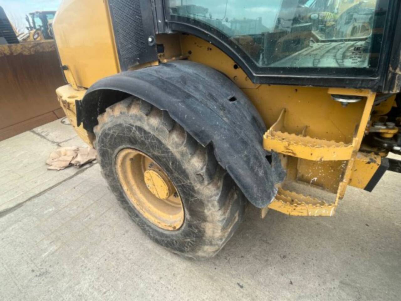 Wheel loader CAT 908M: picture 14