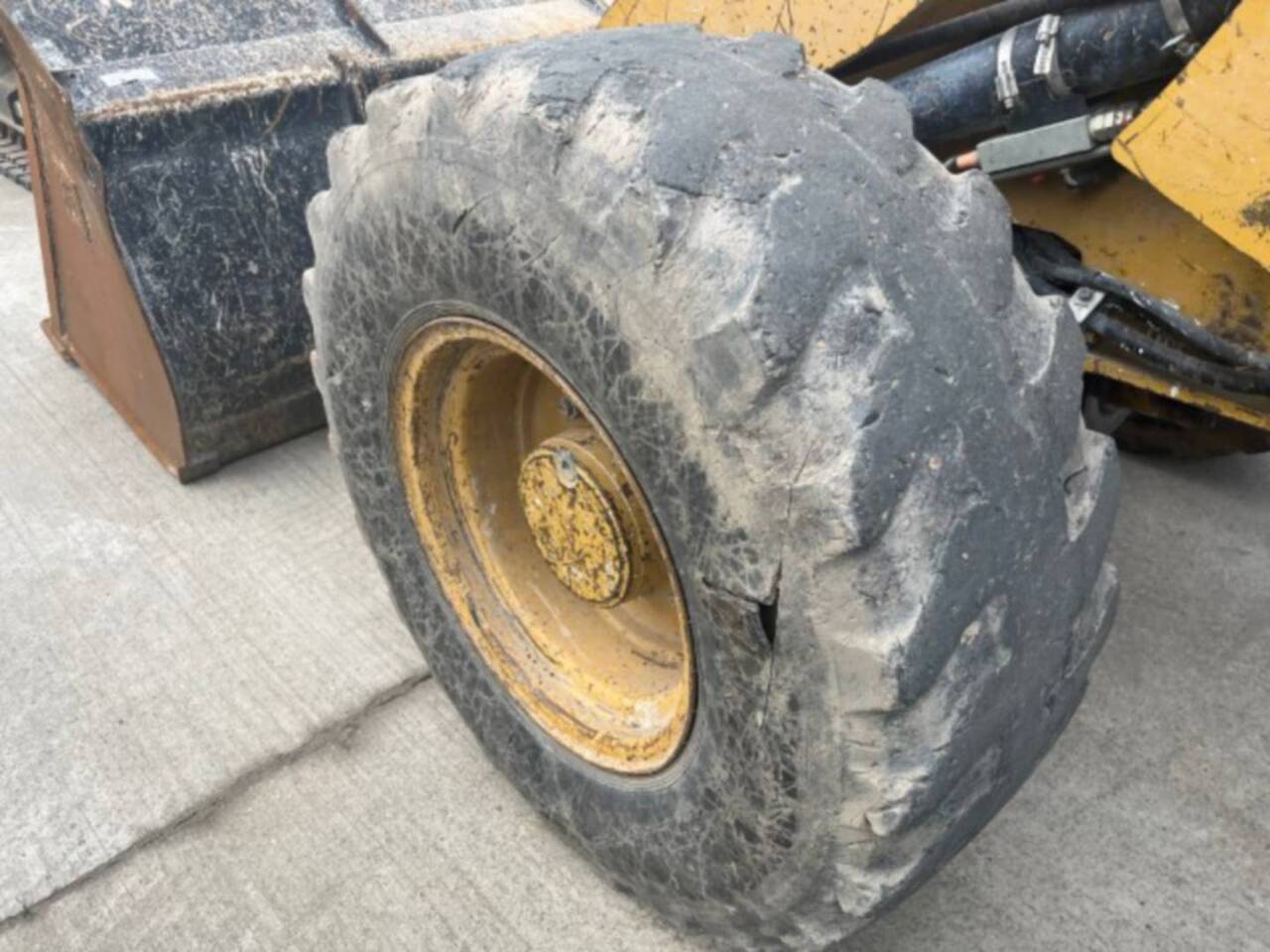 Wheel loader CAT 908M: picture 17