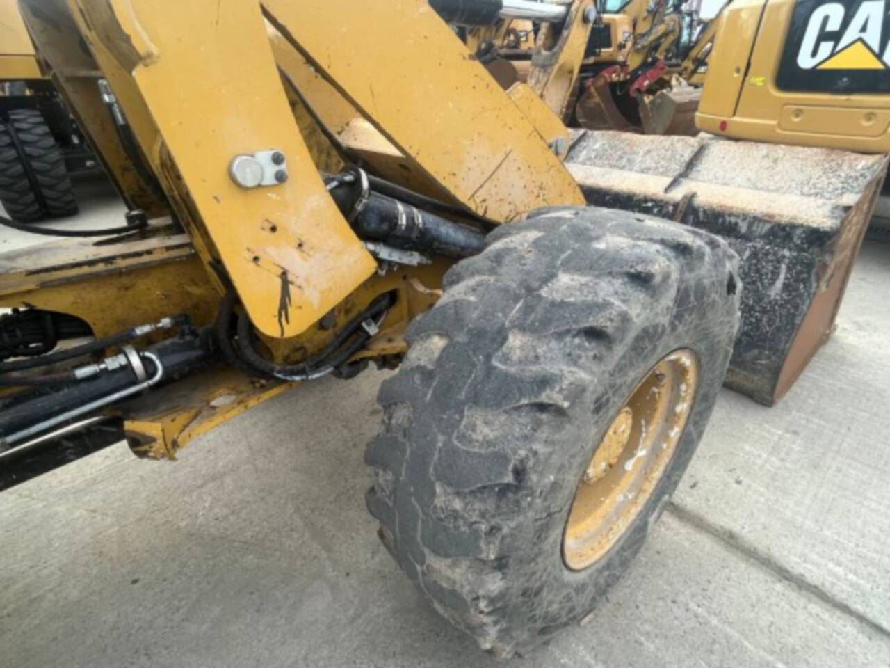 Wheel loader CAT 908M: picture 15