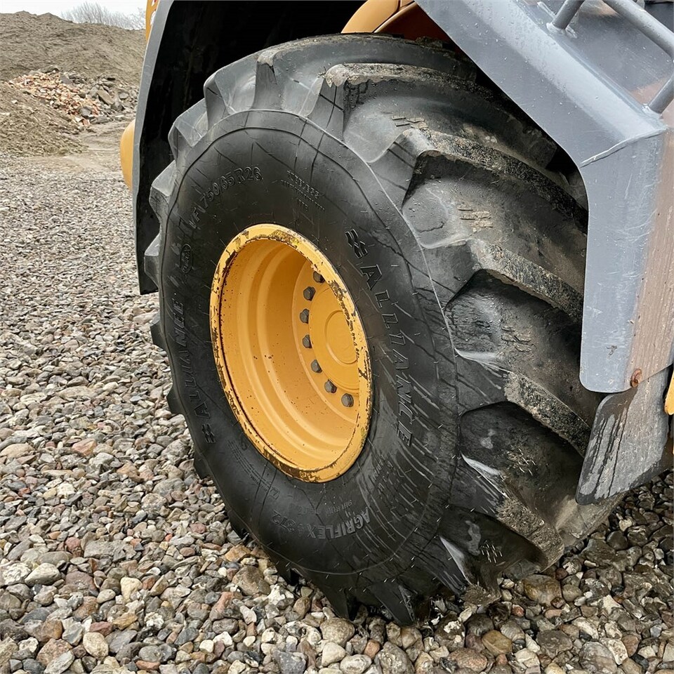 Wheel loader Case 821E: picture 24