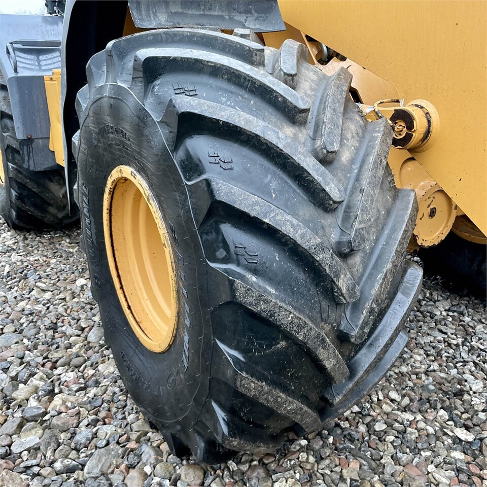 Wheel loader Case 821E: picture 23