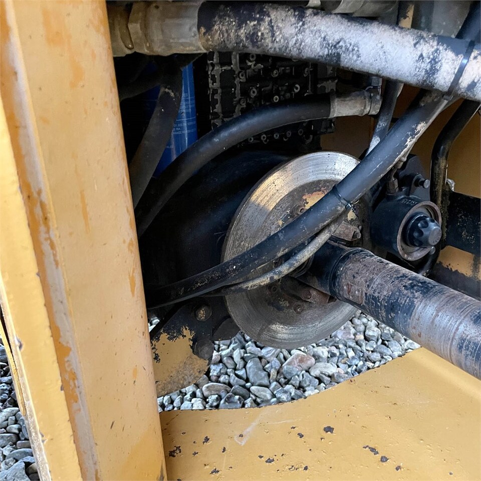 Wheel loader Case 821E: picture 35