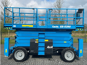 Scissor lift GENIE