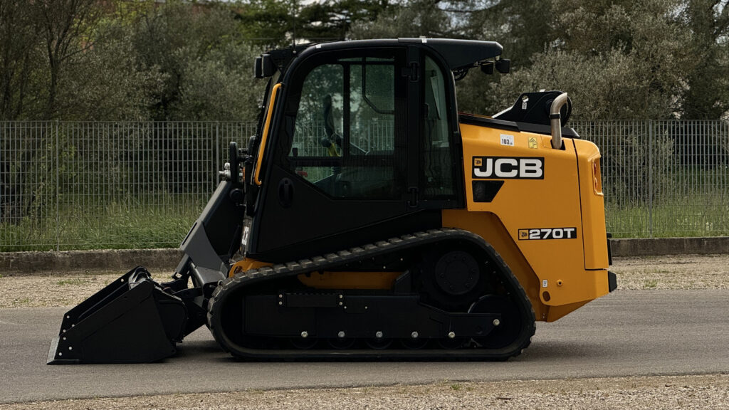 New Compact track loader JCB 270T: picture 6