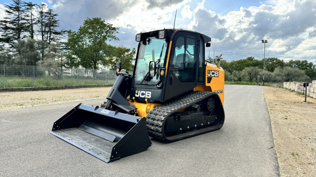 New Compact track loader JCB 270T: picture 3