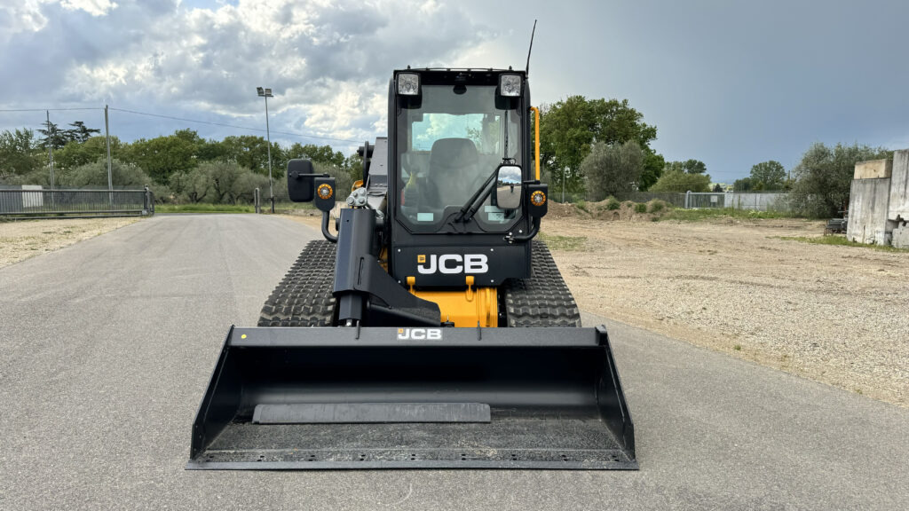 New Compact track loader JCB 270T: picture 2