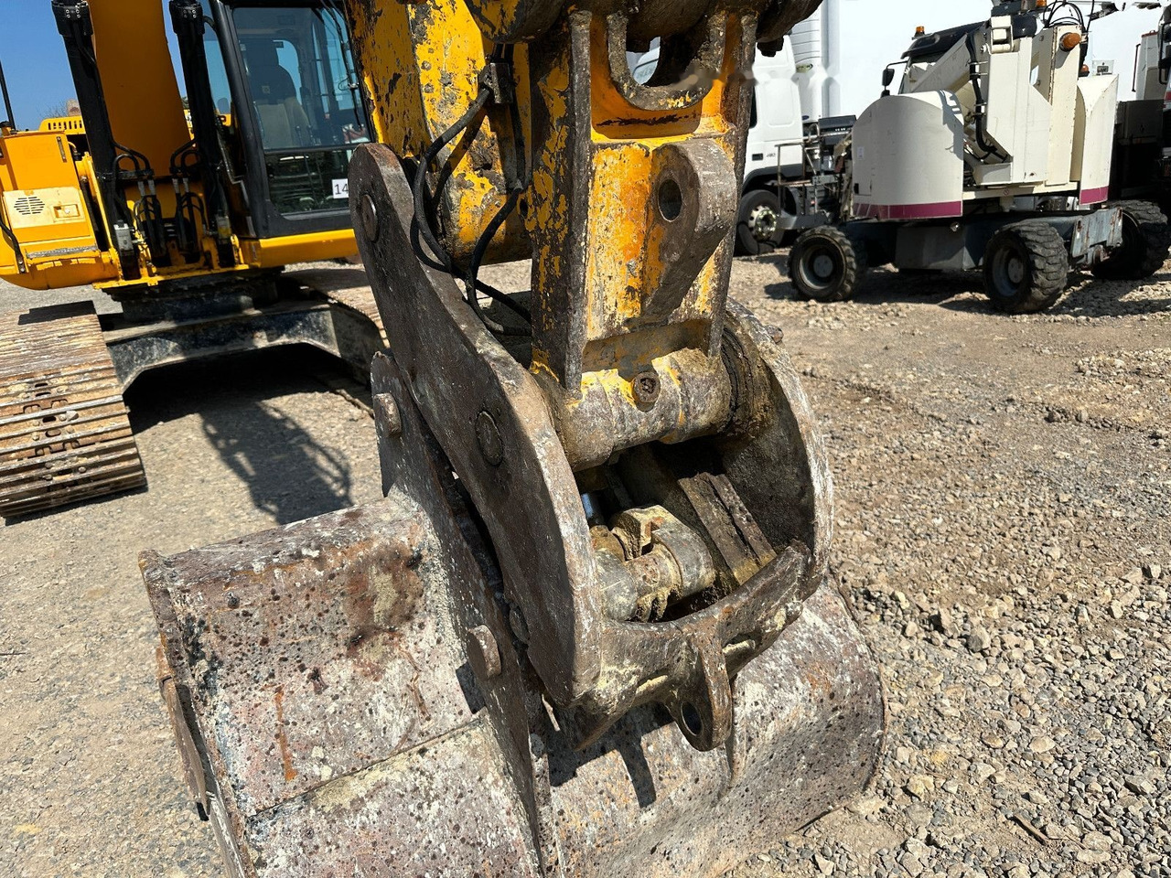 Crawler excavator JCB JS210 mit 1 Löffel: picture 9