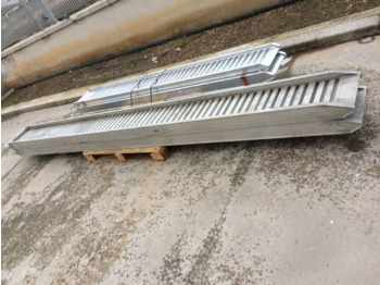 New Loading ramp New COUPLE OF RAMPS 120 X 4500 X 380 MM: picture 2