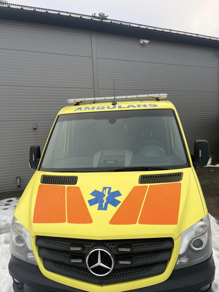 Ambulance MERCEDES-BENZ Sprinter 319 3.0 ambulance / Krankenwagen: picture 3