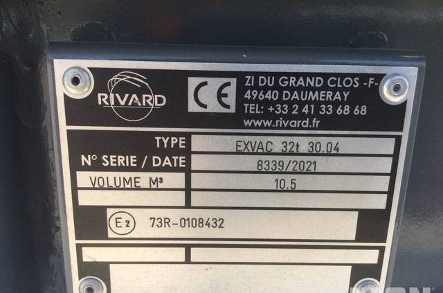 Vacuum truck [Other] Rivard - Mercedes-Benz EXVAC - Arocs 3253 8x4: picture 17