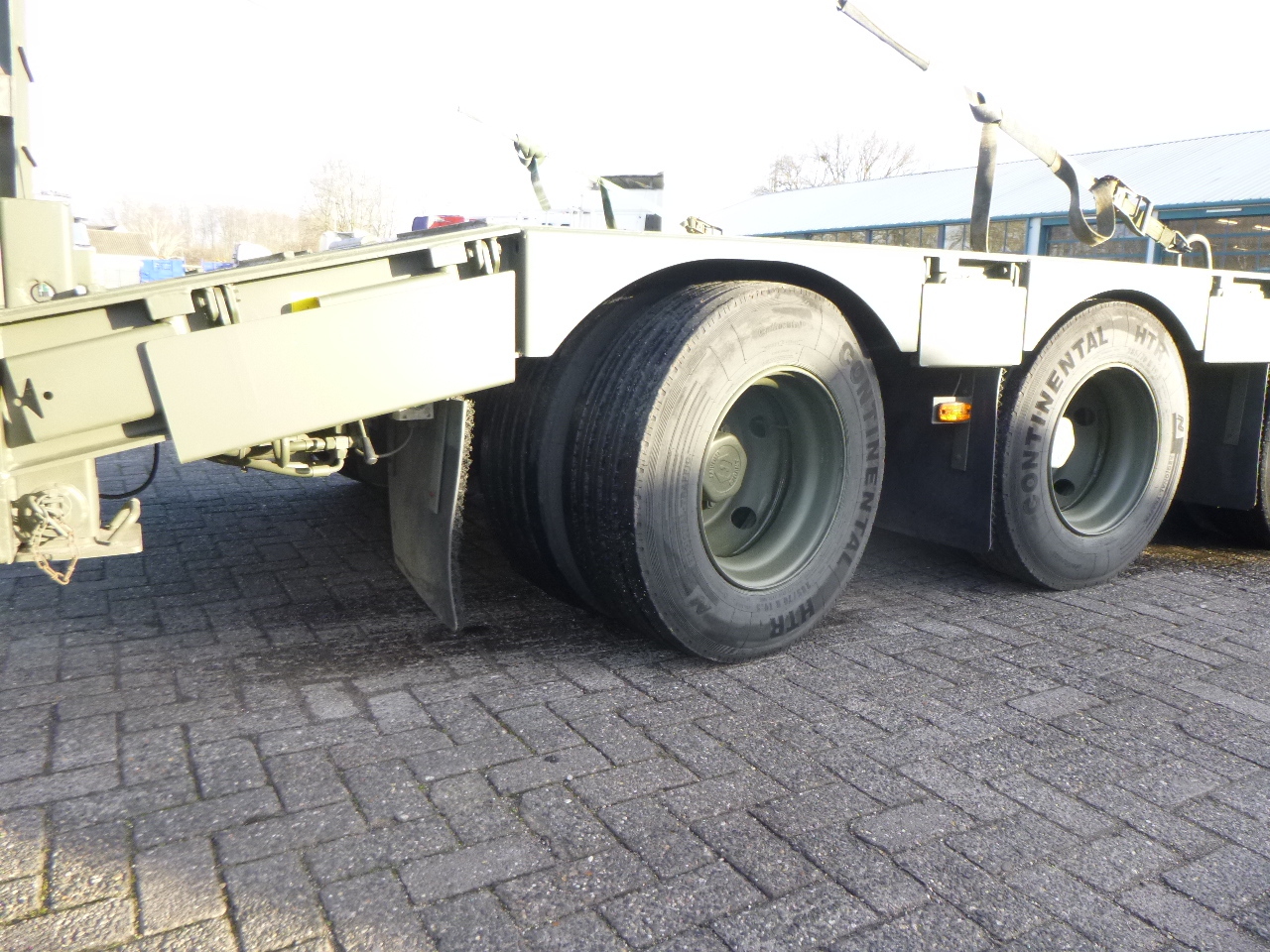 Low loader semi-trailer Broshuis 3-axle semi-lowbed trailer E-2130 / 73 t + ramps: picture 15