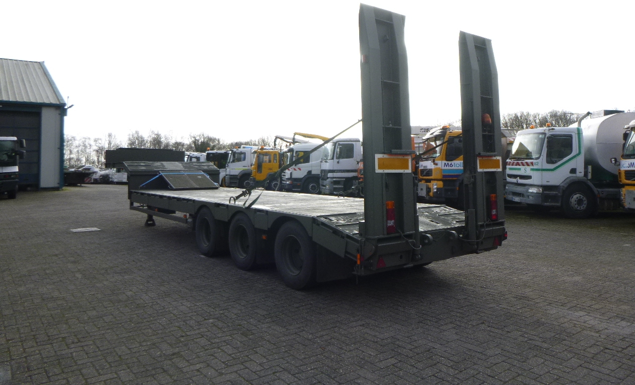 Low loader semi-trailer Broshuis 3-axle semi-lowbed trailer E-2130 / 73 t + ramps: picture 4