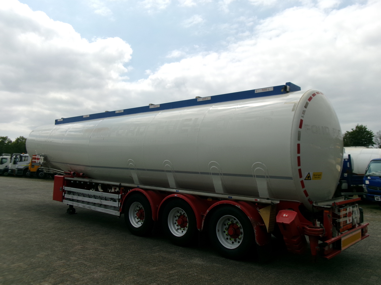 Tank semi-trailer for transportation of fuel Feldbinder Fuel tank alu 44.6 m3 + pump: picture 3
