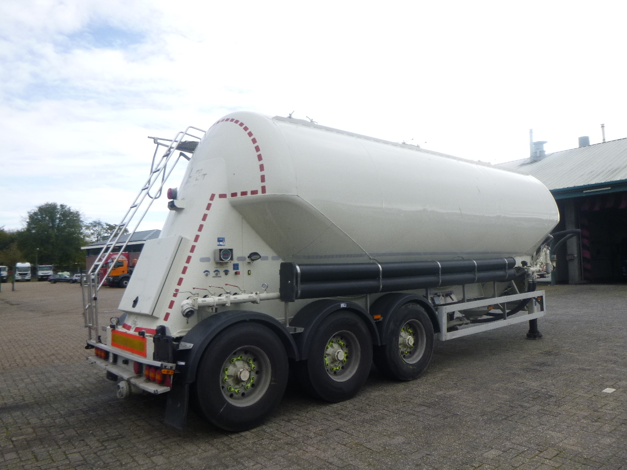 Tank semi-trailer for transportation of flour Feldbinder Powder tank alu 40 m3 / 1 comp: picture 4