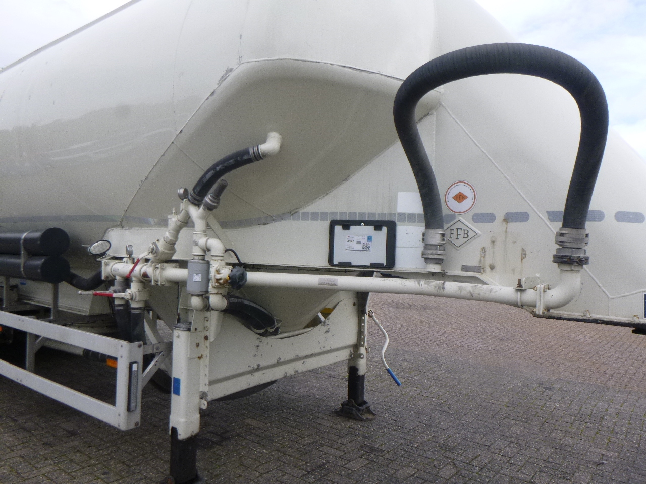 Tank semi-trailer for transportation of flour Feldbinder Powder tank alu 40 m3 / 1 comp: picture 10