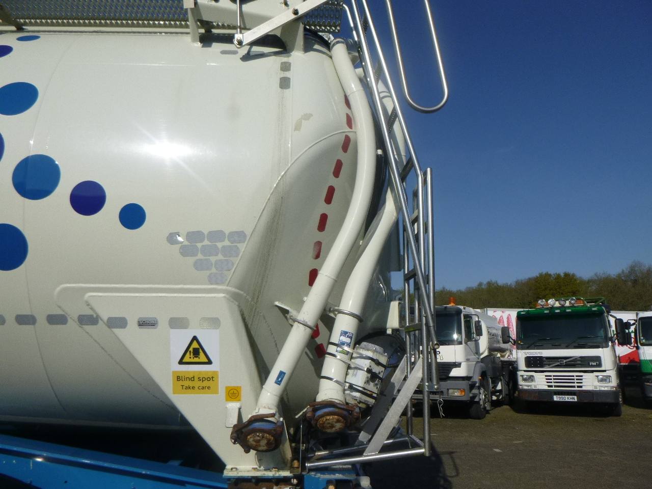 Tank semi-trailer for transportation of flour Feldbinder Powder tank alu 60 m3 / Compressor diesel engine.: picture 10