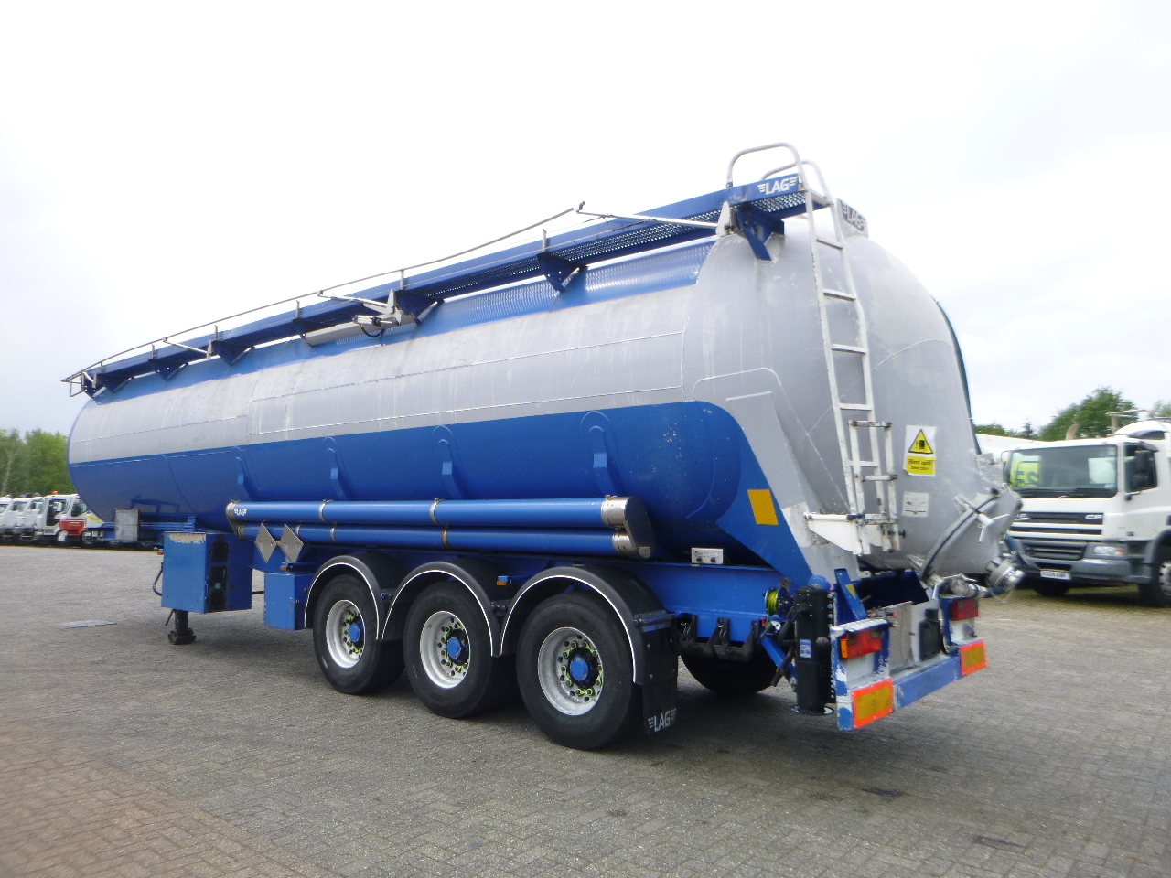 Tank semi-trailer for transportation of flour L.A.G. Powder tank alu 55 m3 (tipping) + ADR: picture 3