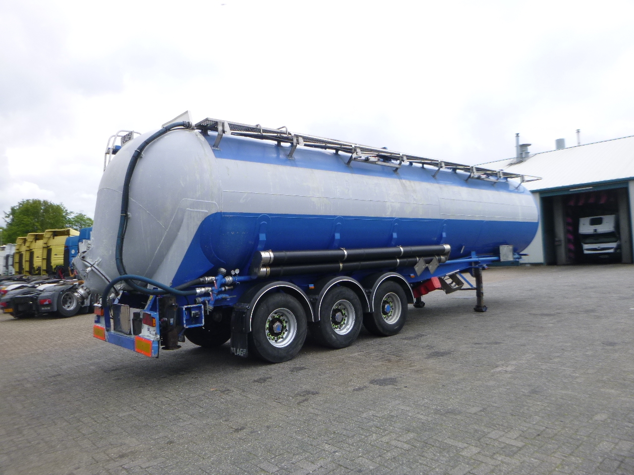 Tank semi-trailer for transportation of flour L.A.G. Powder tank alu 55 m3 (tipping) + ADR: picture 4