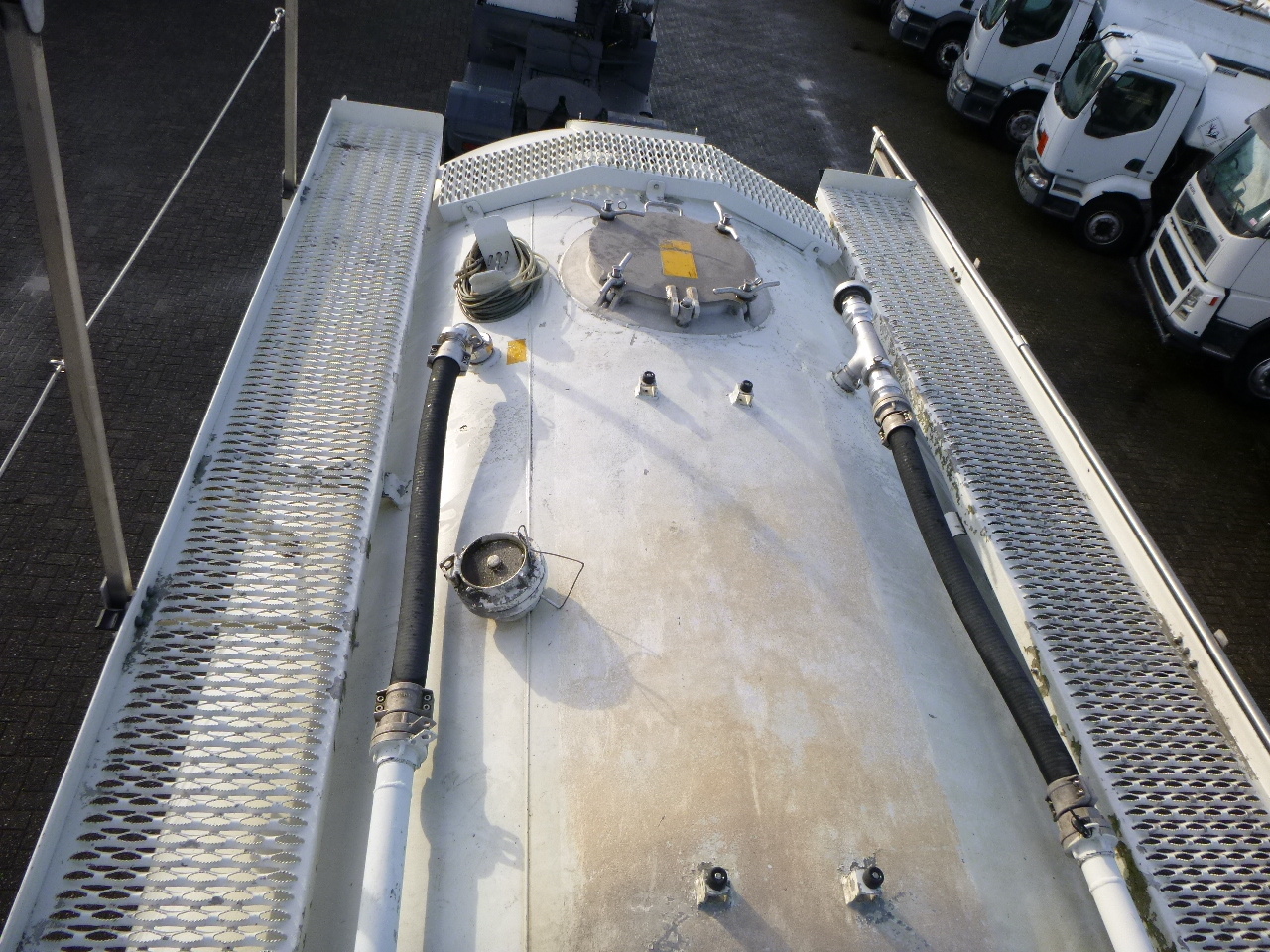 Tank semi-trailer for transportation of flour L.A.G. Powder tank alu 60.5 m3 (tipping): picture 10