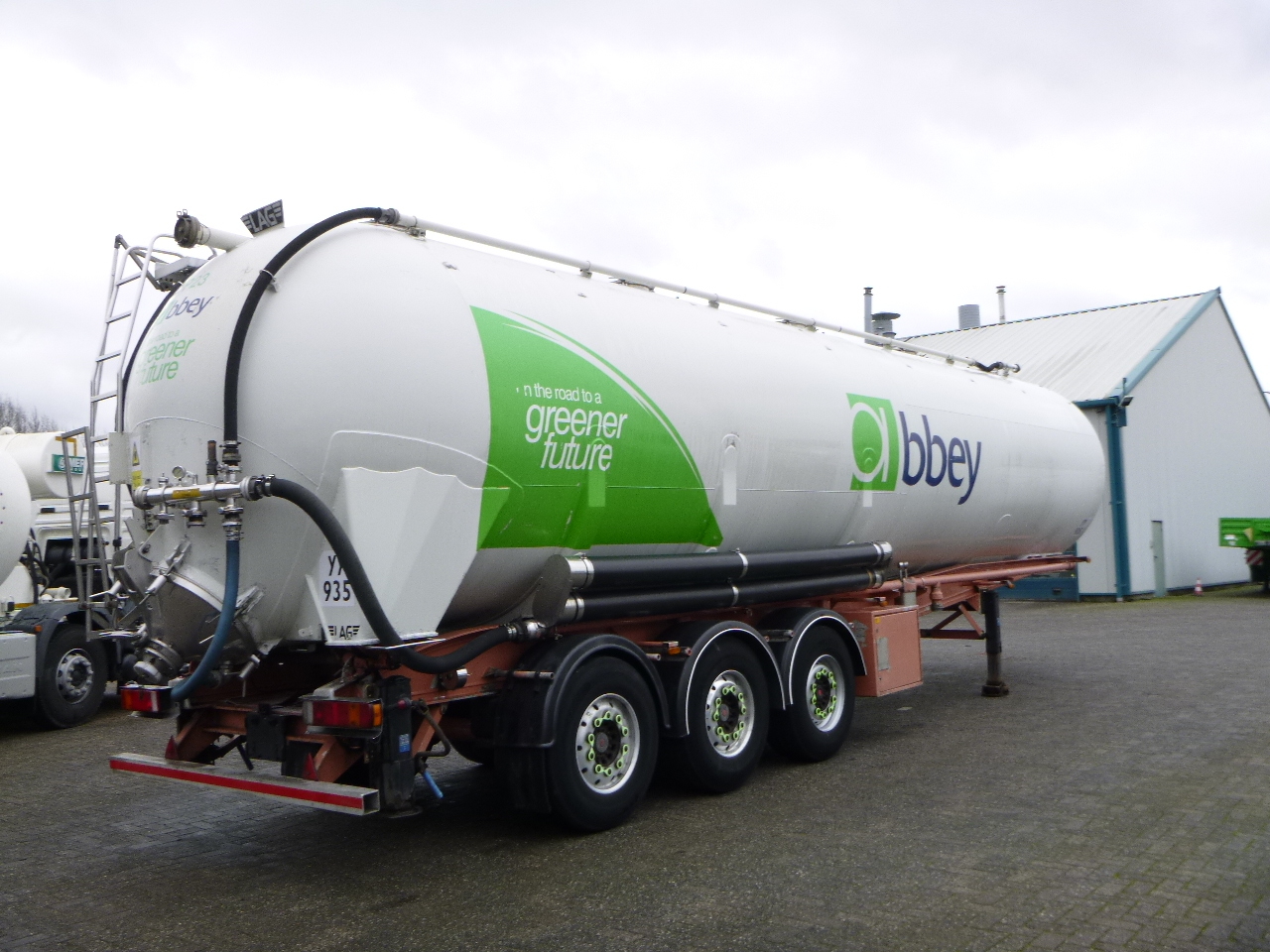 Tank semi-trailer for transportation of flour L.A.G. Powder tank alu 60.5 m3 (tipping): picture 4
