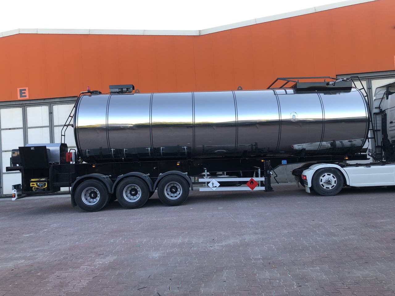 New Tank semi-trailer for transportation of bitumen NURSAN ASPHALT-INSULATED BITUMEN TANKER: picture 12