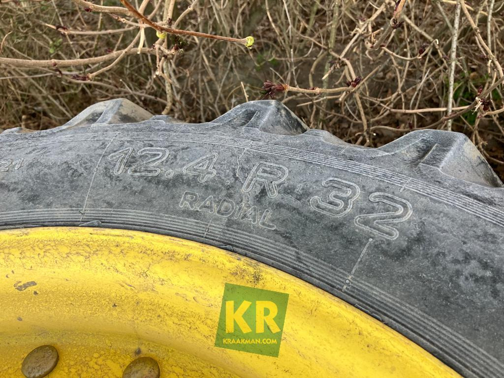 Wheel and tire package for Agricultural machinery 12.4R32 Onbekend merk: picture 2