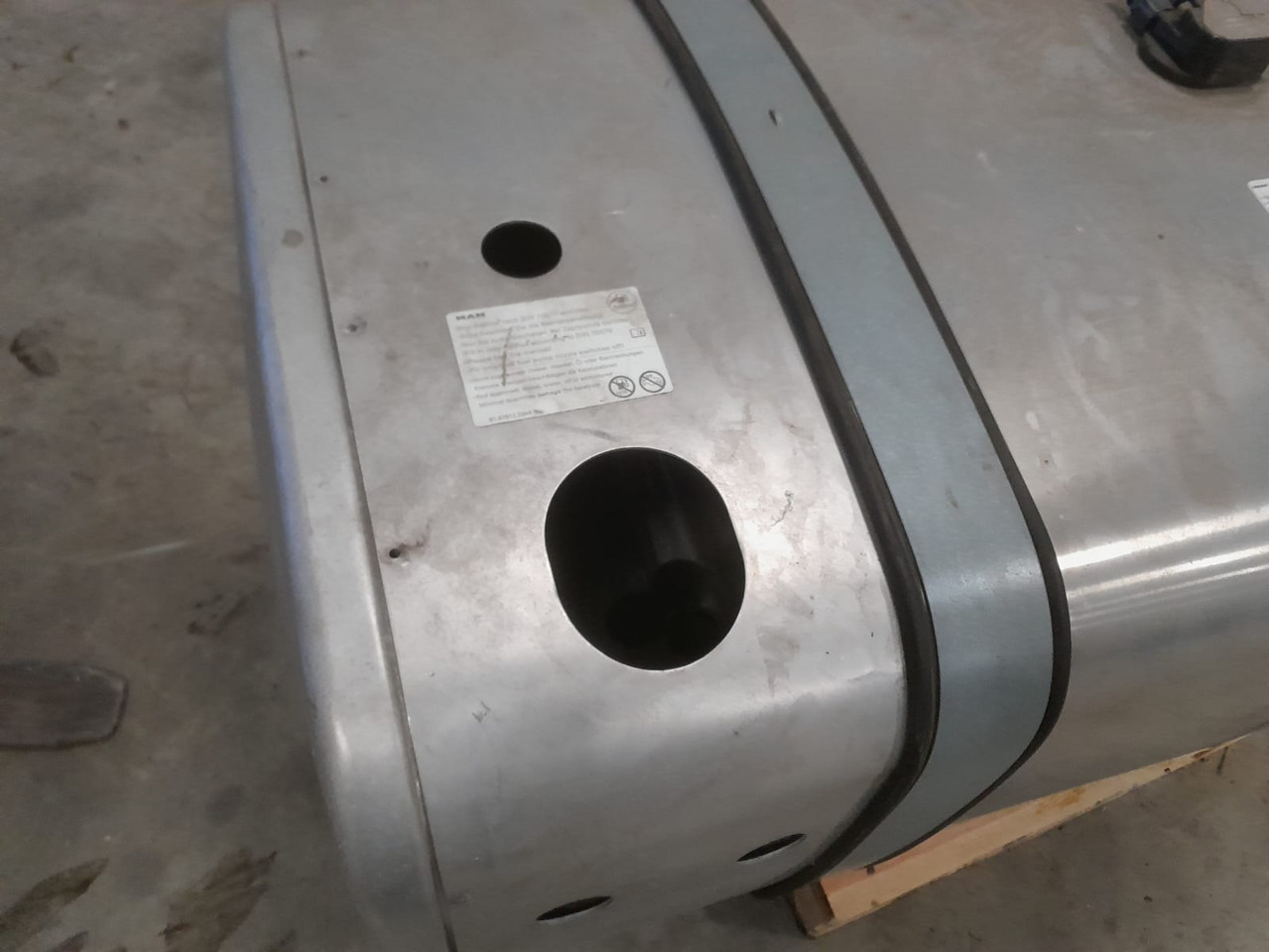 New Fuel tank for Truck Fueltank 625 liter New: picture 4