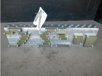 Cnh 8900235 - Hydraulic valve