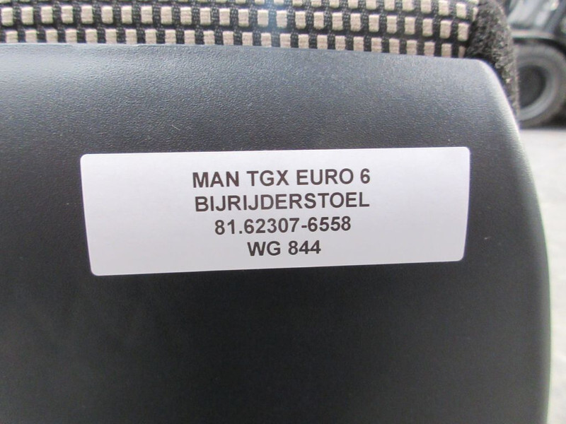 Seat for Truck MAN 81.62307-6558 STOEL TGX EURO 6 RECHTS KANT: picture 3