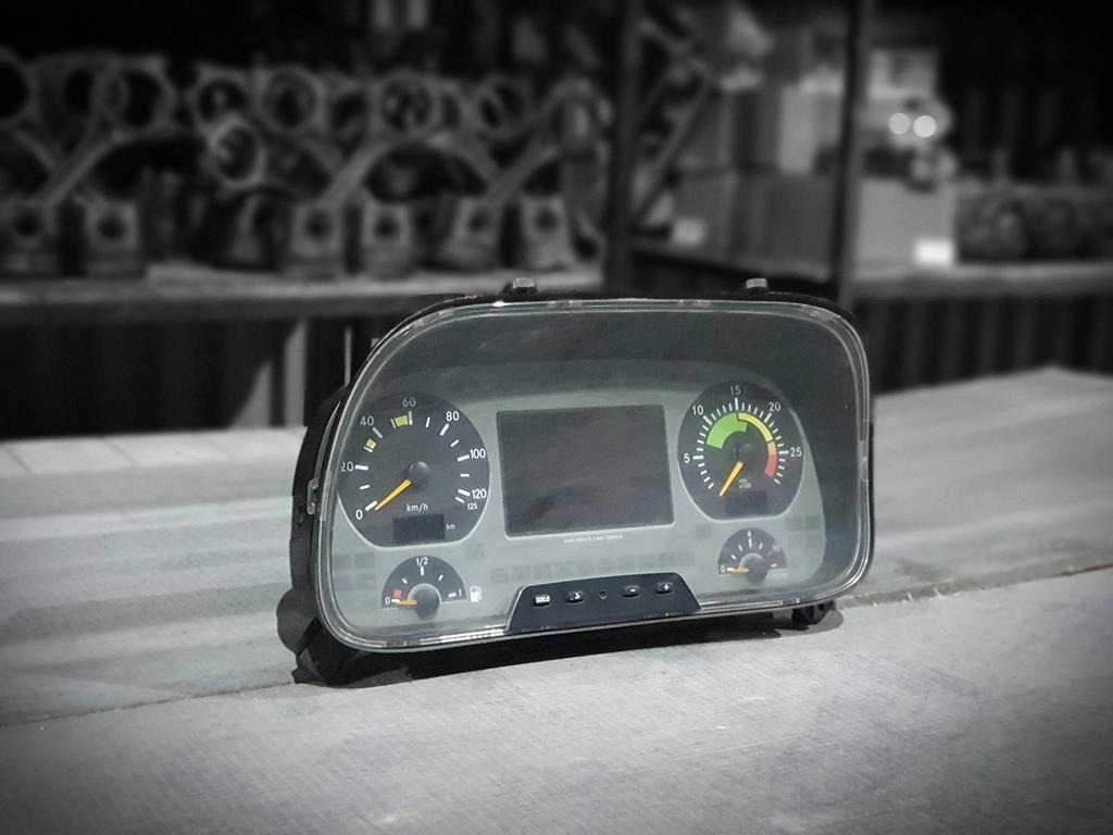 Dashboard for Truck MERCEDES-BENZ ACTROS EURO V: picture 3