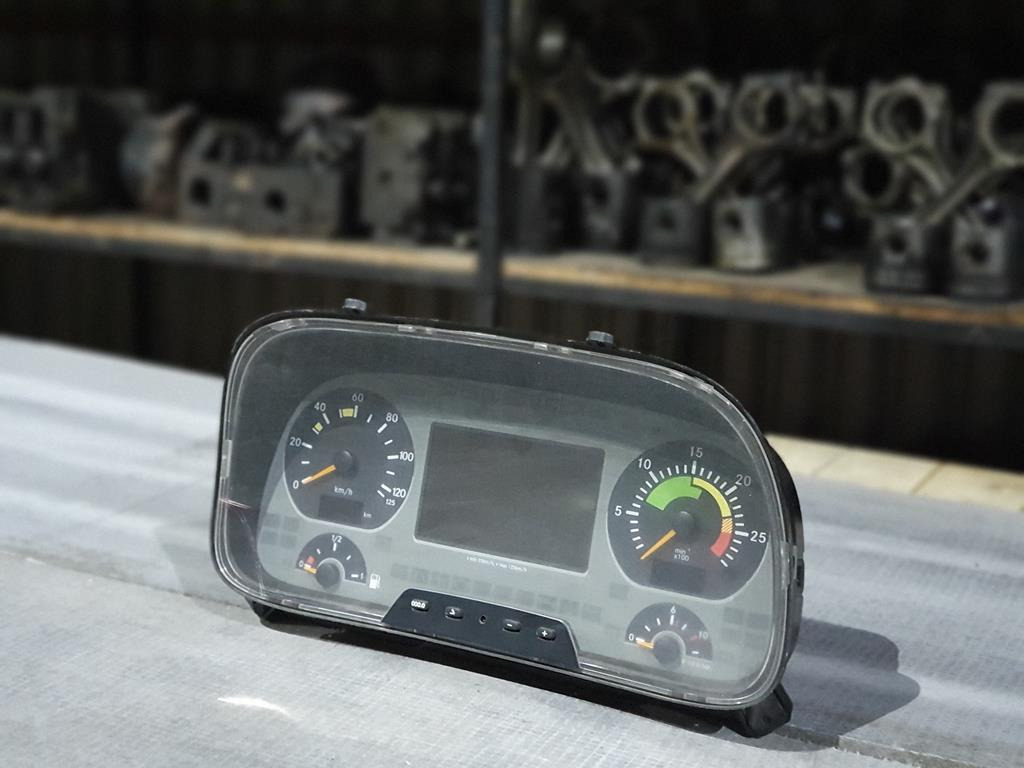 Dashboard for Truck MERCEDES-BENZ ACTROS EURO V: picture 5