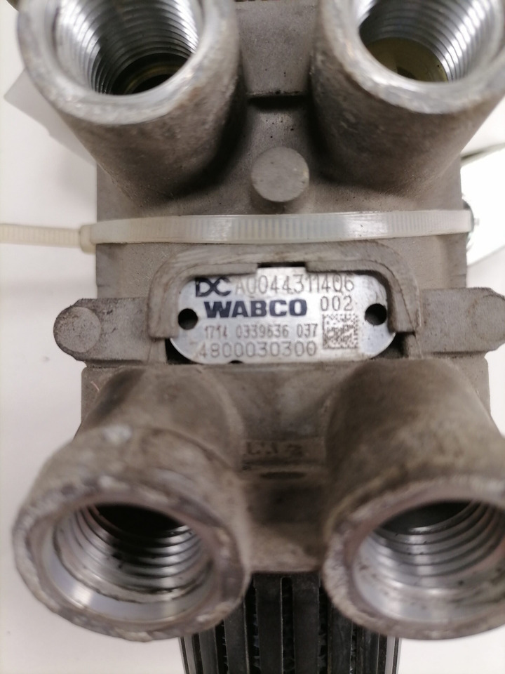 Brake valve for Truck Mercedes-Benz Brake pressure control A0044311406: picture 3