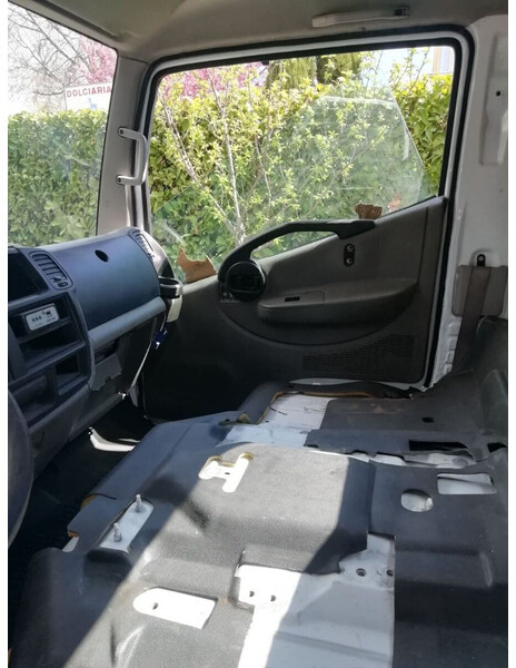 Cab and interior for Truck Renault Maxity: picture 4