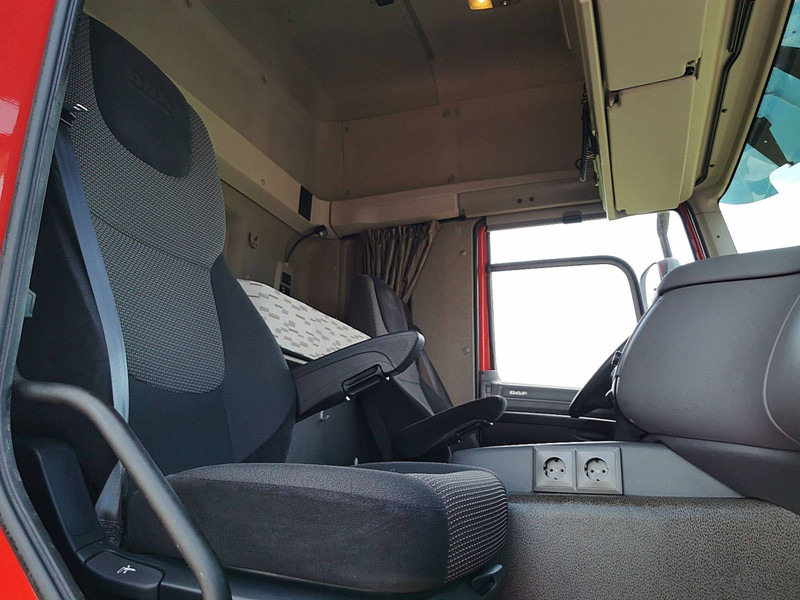 Tractor unit DAF CF 400 spacecab skylights: picture 8