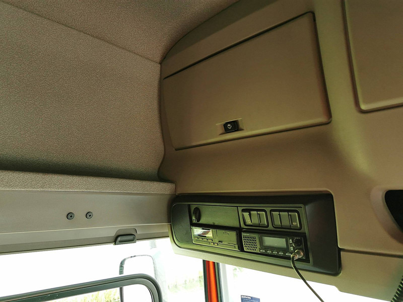 Tractor unit DAF CF 400 spacecab skylights: picture 11