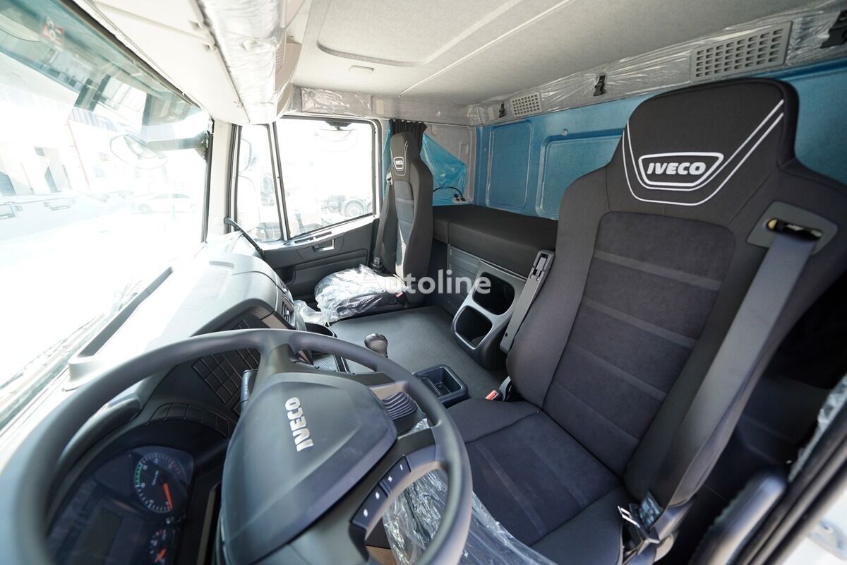 New Tractor unit IVECO Trakker AD 380T38H - Sleeper Cabine: picture 9