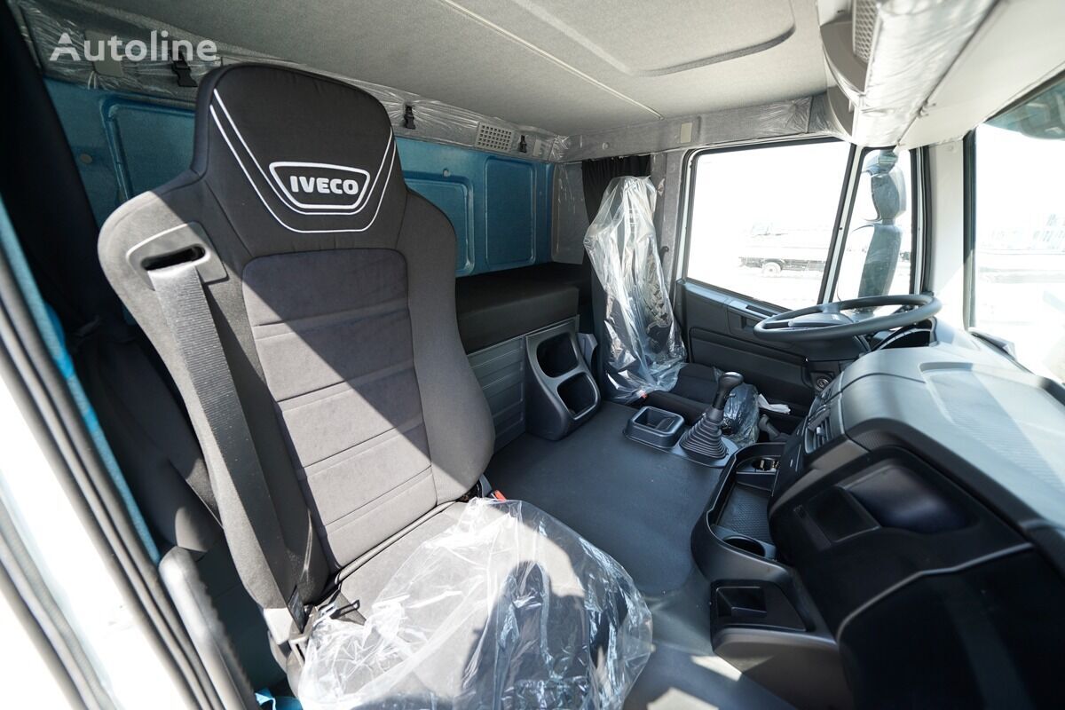 New Tractor unit IVECO Trakker AD 380T38H - Sleeper Cabine: picture 11
