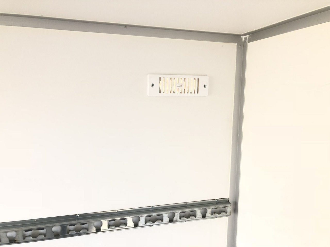 New Closed box trailer BLYSS F1330HD Rampe Tür Kofferanhänger: picture 9
