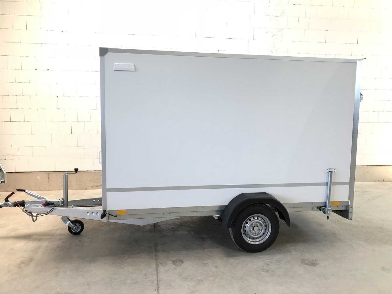 New Closed box trailer BLYSS F1330HD Rampe Tür Kofferanhänger: picture 2